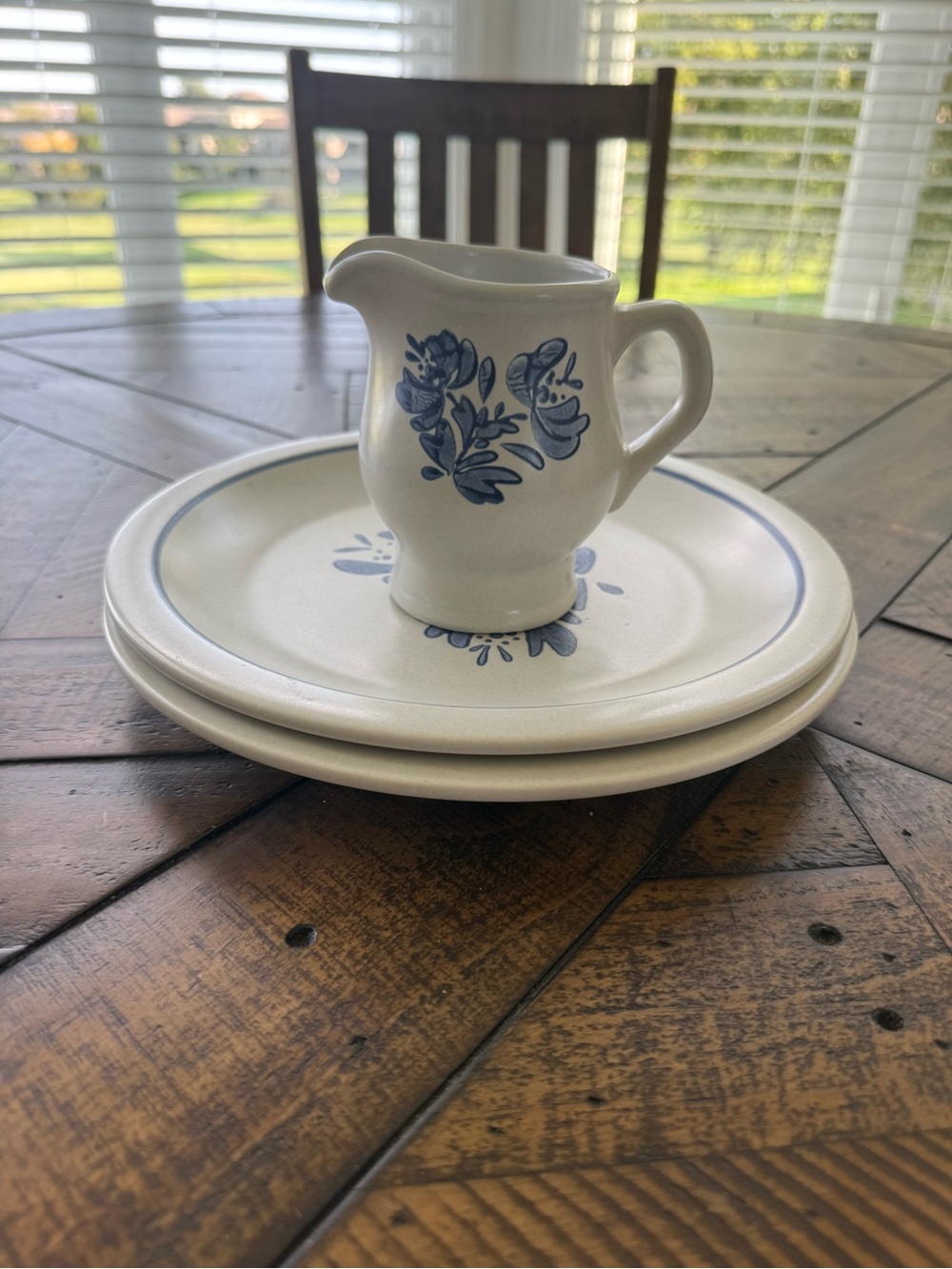 Pfaltzgraff Yorktowne Cream and Blue set of plates and creamer container